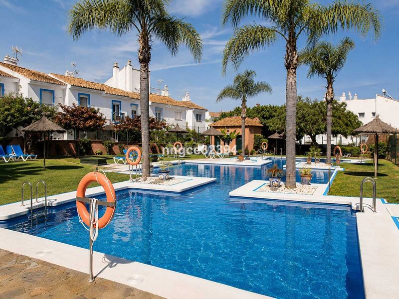 Foto dd723786-2ffc-4f07-adc6-56b2649e45cc. Àtic amb aparcament piscina a Manilva pueblo Manilva