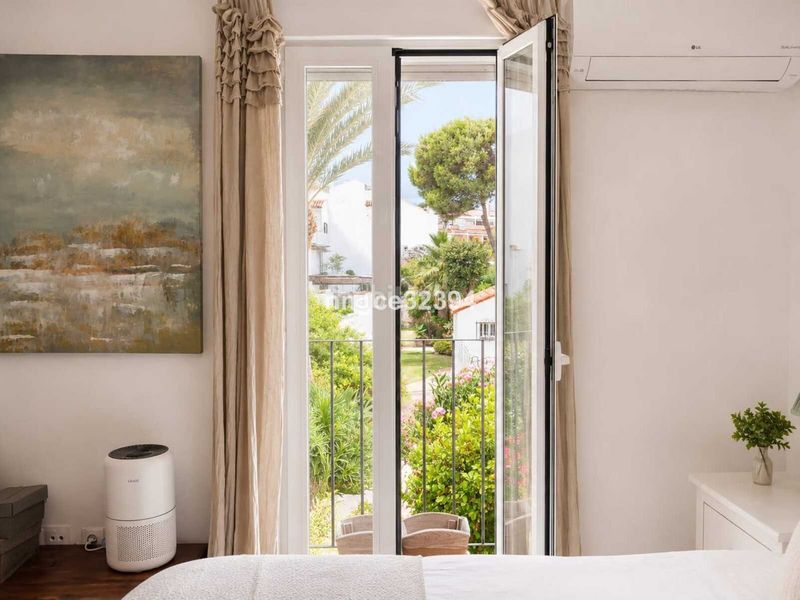 Foto 1c4264e7-58f5-4efb-b535-4755c17a9d53. Casa adossada amb aparcament piscina a marina de Casares Casares