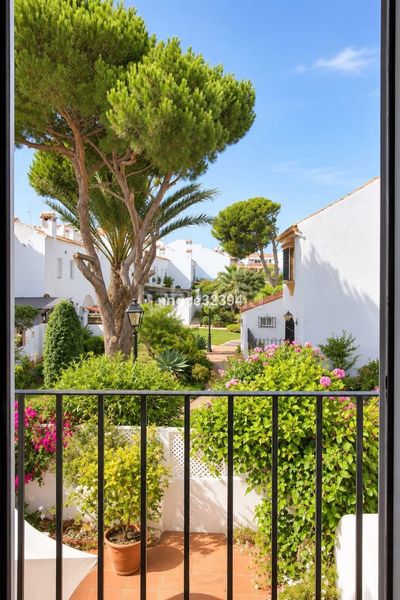 Foto 1f0be083-49a0-4309-98e5-fa982389f283. Casa adossada amb aparcament piscina a marina de Casares Casares