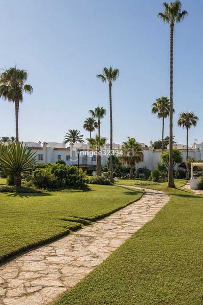 Foto 5527b284-e23d-4b4a-91b5-e680b2664716. Casa adossada amb aparcament piscina a marina de Casares Casares