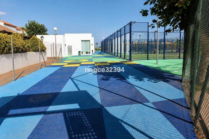 Foto a3b0a18c-7f24-4c3e-8dec-bfb30b2fcc5c. Casa adossada amb aparcament piscina a marina de Casares Casares