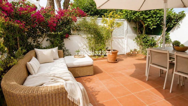 Foto b498f094-0bc3-4651-be46-f081755244c9. Casa adossada amb aparcament piscina a marina de Casares Casares