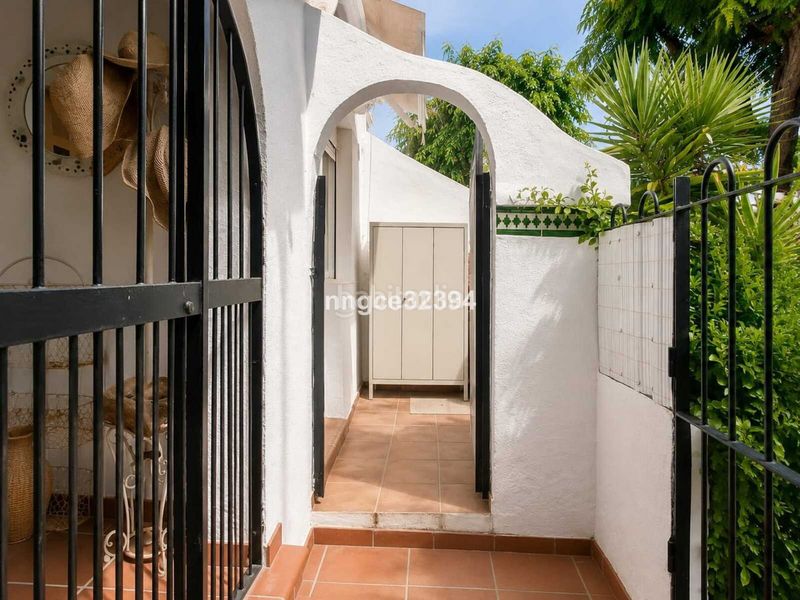 Foto cfac8bff-9139-4f73-a57b-8d555be198ae. Casa adossada amb aparcament piscina a marina de Casares Casares