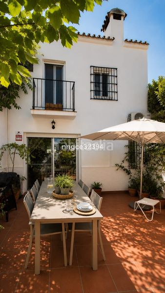 Foto ea7a674a-d852-4138-8d97-70432bb88143. Casa adossada amb aparcament piscina a marina de Casares Casares