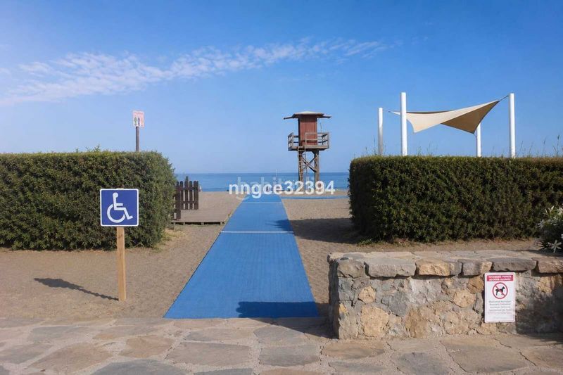 Foto eefea510-e1a9-4bed-81a9-4c82ca5c92fa. Casa adossada amb aparcament piscina a marina de Casares Casares