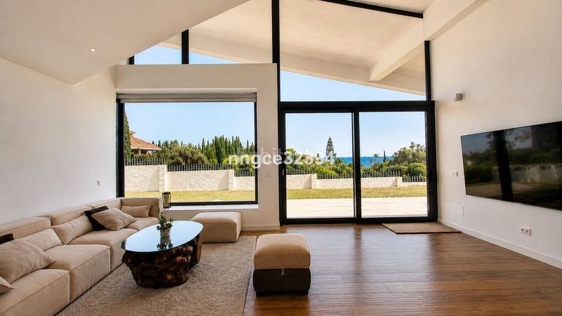 Foto 0b7e2158-7fbe-4368-8a2d-eac07e81f0e6. Casa amb aparcament piscina a Bel - Air Estepona