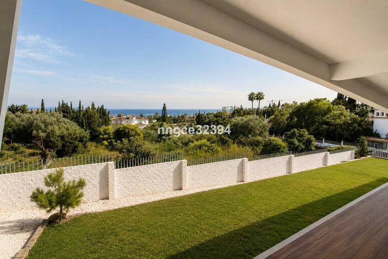 Foto 4486ded2-c2c4-4996-b92b-9b9a8672e0d8. Casa amb aparcament piscina a Bel - Air Estepona
