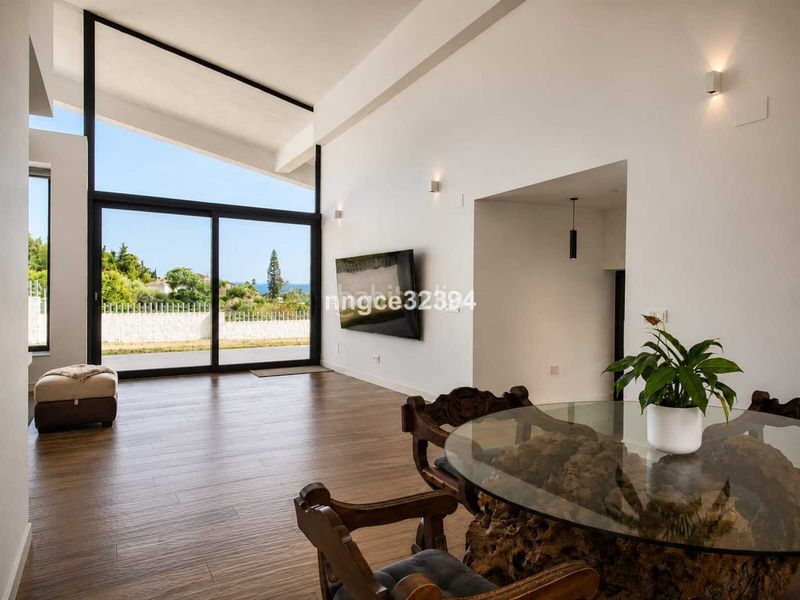 Foto 8ced5e19-9702-40ee-828b-8db2045fb3fc. Casa amb aparcament piscina a Bel - Air Estepona