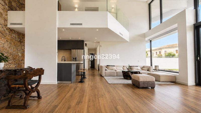 Foto a8a9adb2-5f13-43a5-a820-86abca66a51b. Casa amb aparcament piscina a Bel - Air Estepona
