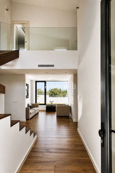 Foto bde3211f-7757-4333-b49c-6d64a3c94966. Casa amb aparcament piscina a Bel - Air Estepona