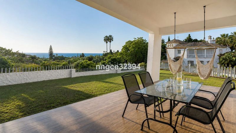 Foto c3717bea-bc2a-4338-b744-9d0cddf2957c. Casa amb aparcament piscina a Bel - Air Estepona