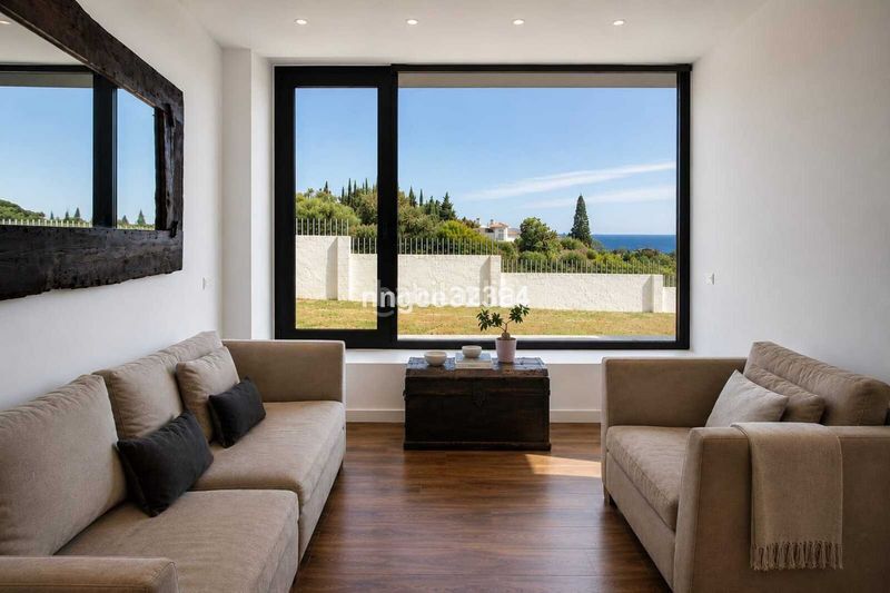 Foto c85dbbd8-57d0-4672-b89c-8df3c953e3b6. Casa amb aparcament piscina a Bel - Air Estepona