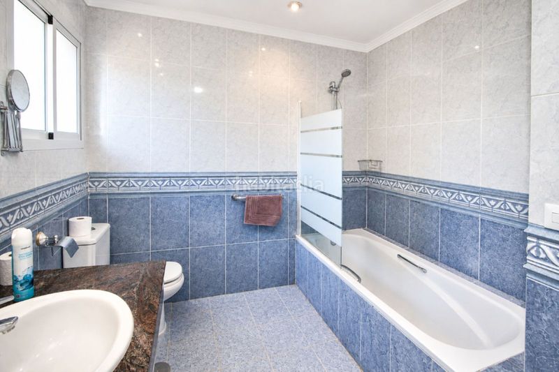 Foto 94992b4b-3221-42dd-904a-ab2a5d477a66. Casa amb aparcament piscina a Calahonda Mijas