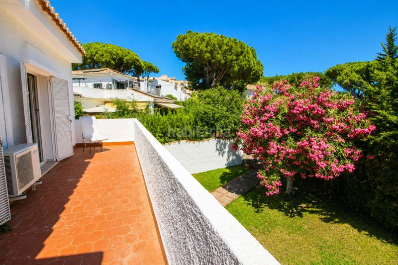 Foto a95437bc-3632-40de-a92b-e6b1bfcc1d44. Casa amb aparcament piscina a Calahonda Mijas