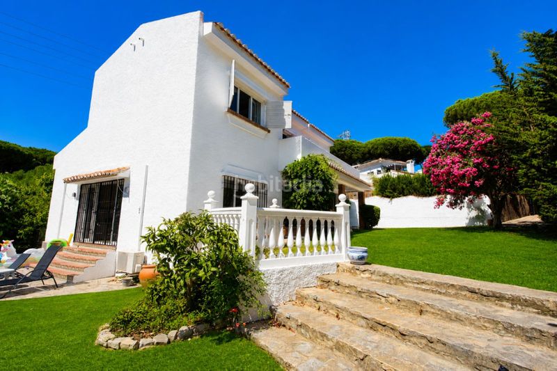 Foto f39708fc-b6c0-4ec1-b3aa-fb88b1c4af95. Casa amb aparcament piscina a Calahonda Mijas