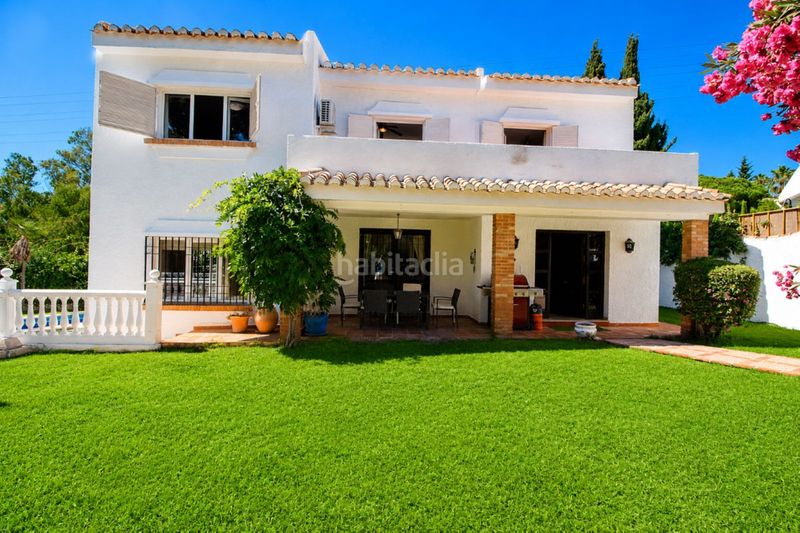 Foto f8d985e9-6d45-4711-ac64-74cb0d287b57. Casa amb aparcament piscina a Calahonda Mijas