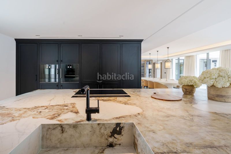Foto fe6e8b00-d786-47aa-b249-d76596cb5c3d. Casa amb piscina a Los Naranjos Marbella