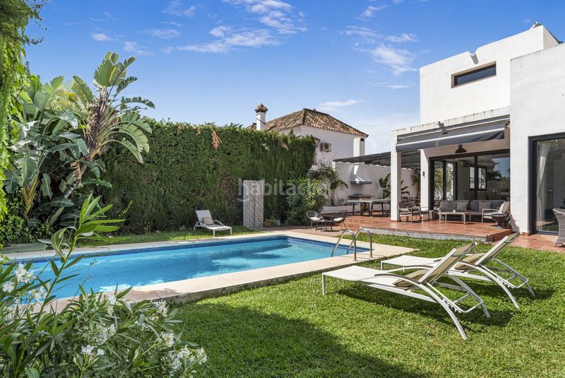 Foto f16f9e61-ffd1-411b-a949-b1f764dae0db. Casa a Los Naranjos Marbella