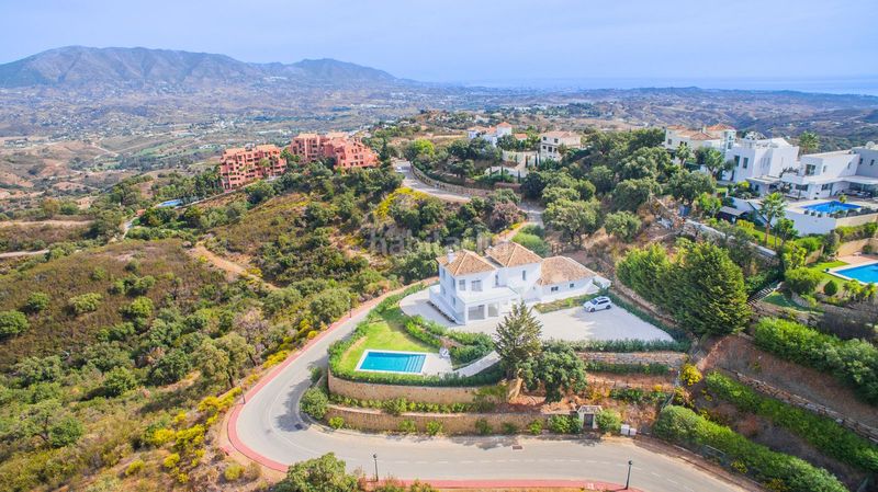 Foto f40eccc5-1670-46ff-9bea-26772b55b49d. Casa amb piscina a Santa María Marbella