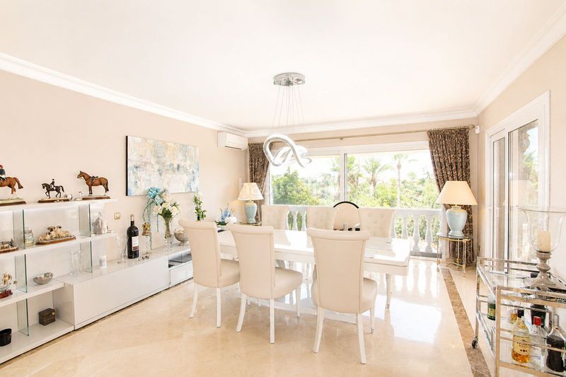 Foto b885736e-db2c-47b1-a222-cbc1c0e841e4. Casa amb piscina a Elviria Marbella