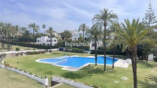 Zweistöckige Wohnung in Nueva Andalucía centro