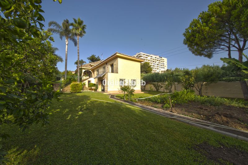 Foto 1f35d34f-48d5-430a-a4ba-7466912ffecb. Casa amb piscina a Los Llanos Estepona