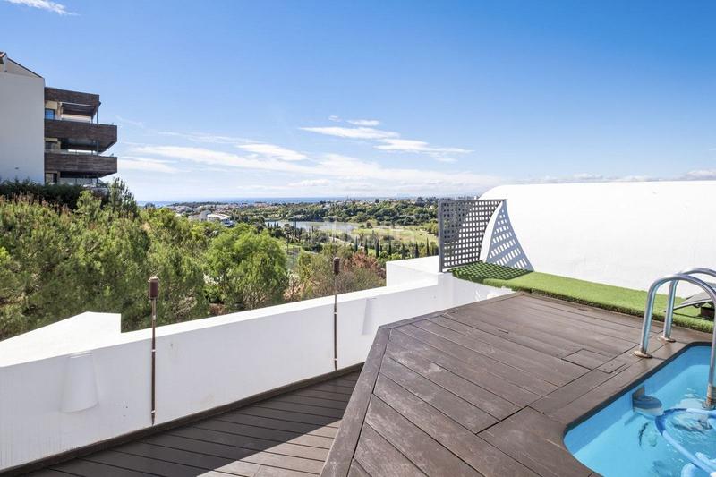 Foto 441f4288-08ae-49d5-941a-1b7d73fe146a. Attico con riscaldamento piscina in Divina Pastora Marbella