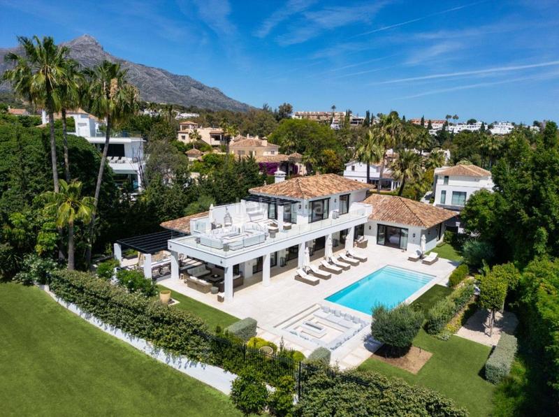 Foto 3047cf6d-26eb-4391-a55b-8330e2095ec9. Chalet mit pool in Los Naranjos Marbella