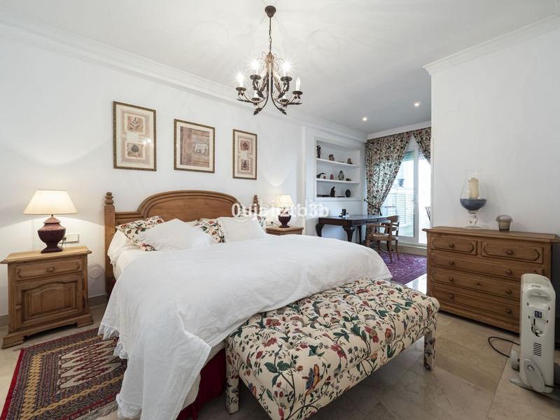 Foto 807a78c7-db5b-493d-a9f1-517cd1d3acb9. Apartament amb piscina a Puerto Banús Marbella