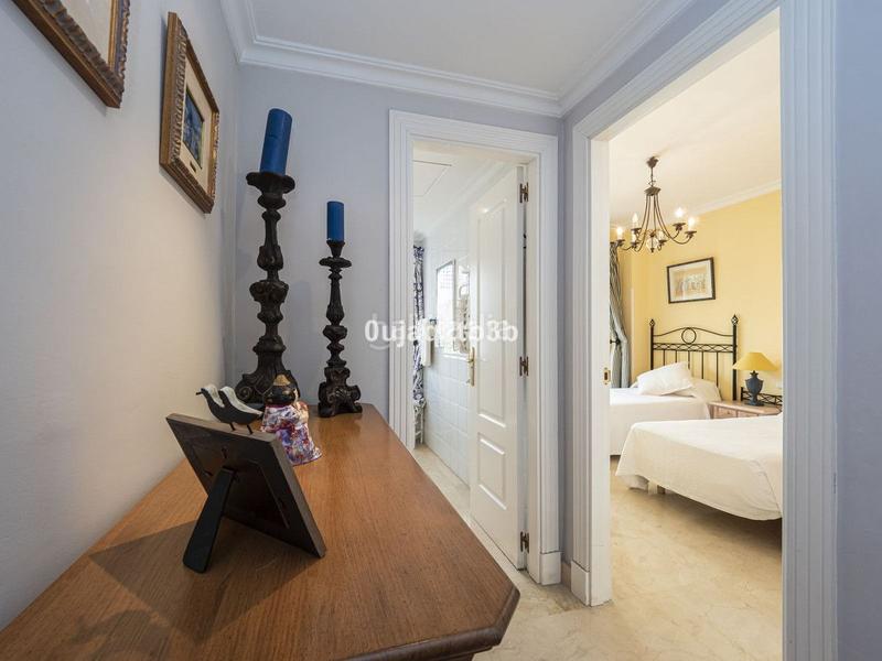 Foto dd87cb5a-14ec-4e9c-be3d-ada17cb55f94. Apartament amb piscina a Puerto Banús Marbella