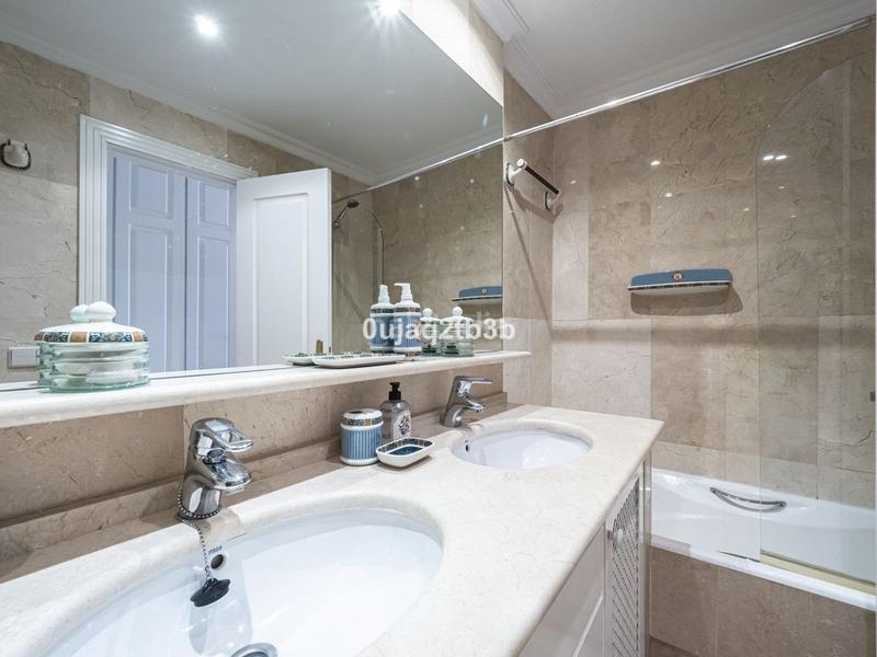 Foto d2516582-ec0a-4ea3-b29e-130abe328433. Appartement avec piscine dans Puerto Banús Marbella