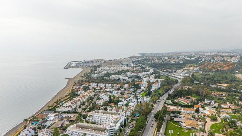 Foto 542f68cb-b224-4ac8-b8a7-129c864b5c15. Chalet en Divina Pastora Marbella