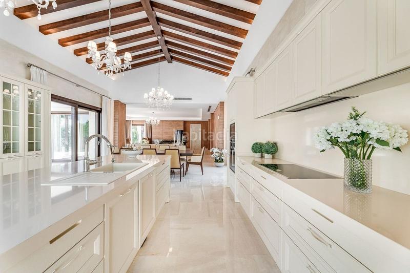 Foto e2fc64d7-c7d9-44b2-a49b-538441845627. Chalet en Los Naranjos Marbella