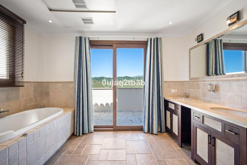 Foto a4d7af7e-b16e-4124-9903-e9d780e6c1fd. Chalet en Montemayor - Marbella Club Benahavís