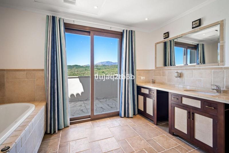 Foto b5f6d92d-4de0-4573-a4bc-a6fccc56e292. Chalet en Montemayor - Marbella Club Benahavís