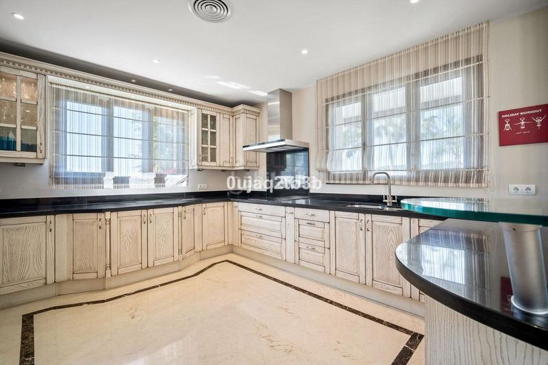 Foto 4205f247-7793-4995-9faf-7ac00a7857b1. Chalet avec piscine dans Montemayor - Marbella Club Benahavís