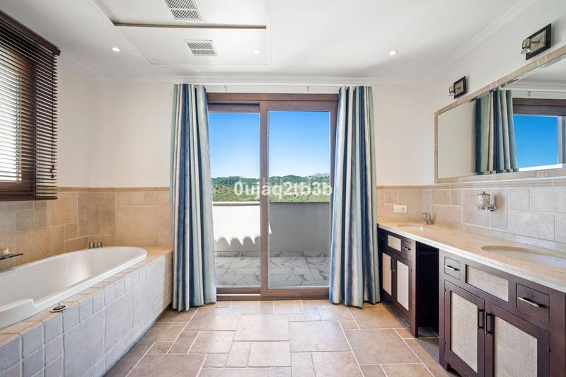 Foto d0601f08-6519-40f6-87f6-550b223292a2. Chalet avec piscine dans Montemayor - Marbella Club Benahavís