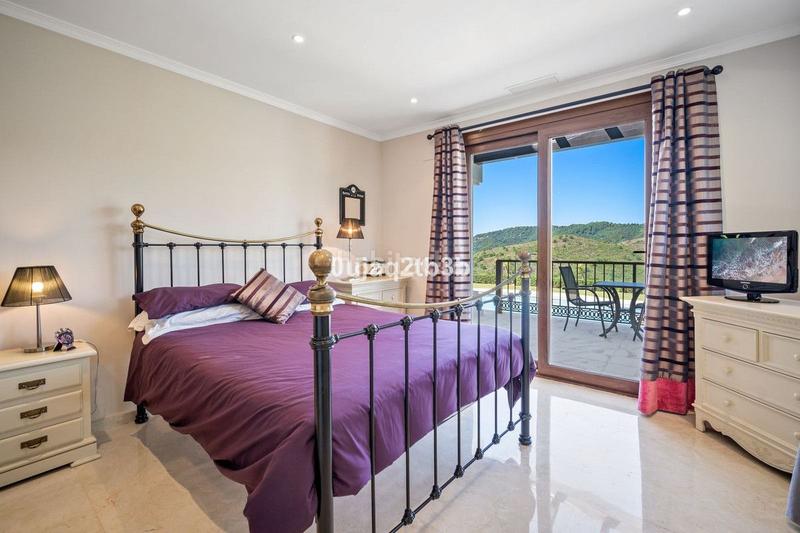 Foto 68b29ff5-c7b3-4319-8630-6c8cf0241f40. Chalet con piscina in Montemayor - Marbella Club Benahavís