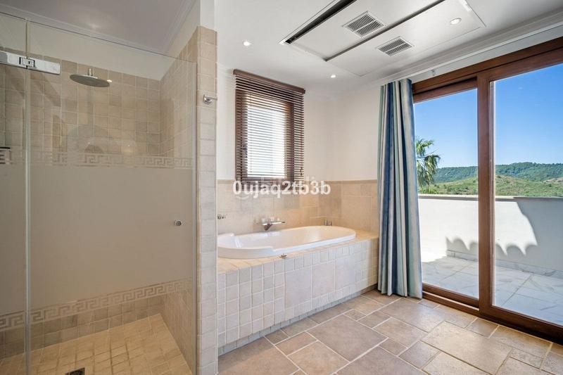 Foto b014b1e1-a100-4828-9af1-46da9500fa4a. Chalet con piscina in Montemayor - Marbella Club Benahavís