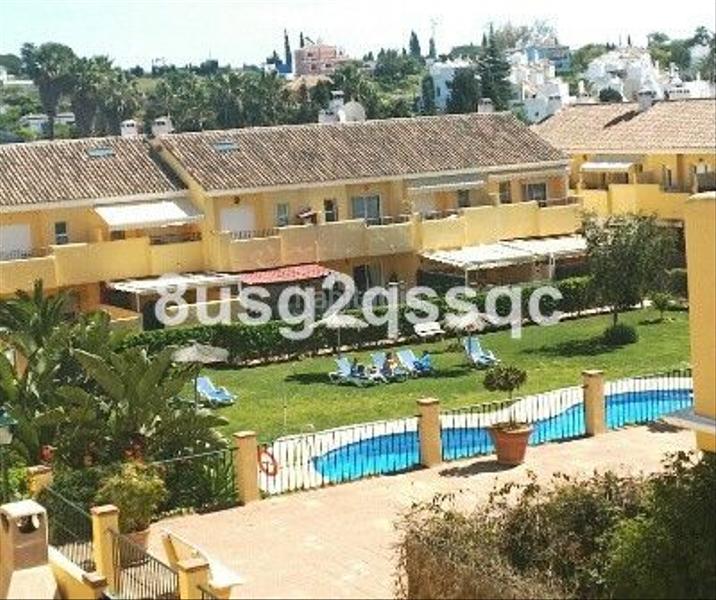 Foto 0588e7c6-5f4d-4a63-9454-05868abc5b35. Casa a schiera con piscina in Los Llanos Estepona