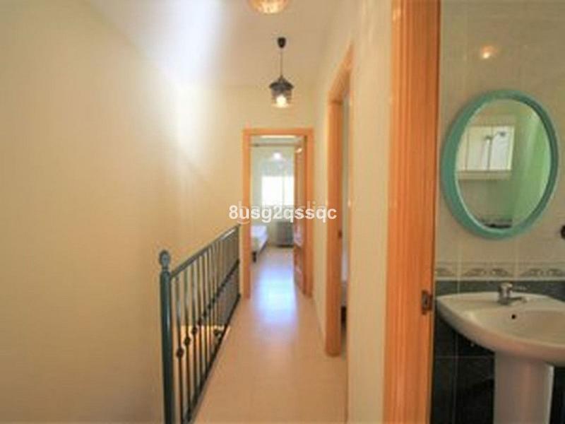 Foto 85b7fb1a-aba3-4e36-84e0-fae0809747b9. Casa a schiera con piscina in Los Llanos Estepona