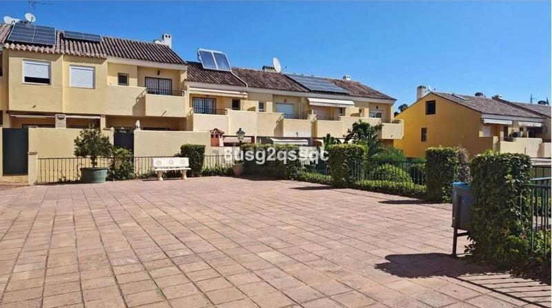 Foto 9a6a0935-1d36-4789-9290-009fee9d7f36. Casa a schiera con piscina in Los Llanos Estepona