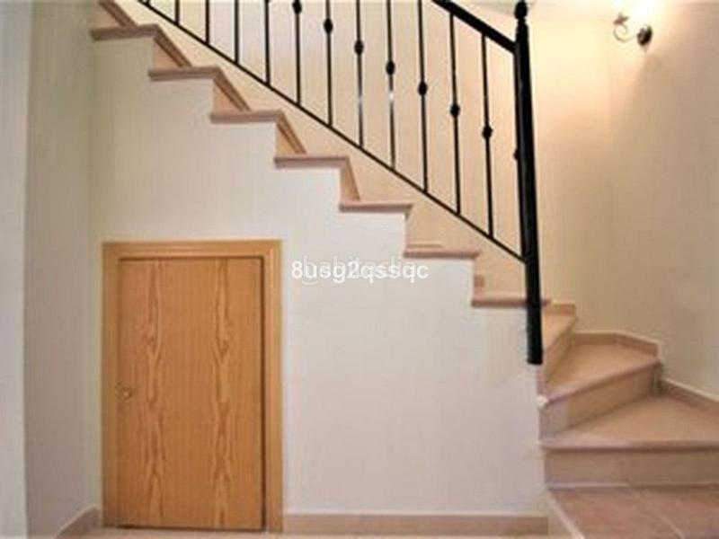 Foto a45e7b65-082f-45f9-a687-4e7b2fef3b80. Casa a schiera con piscina in Los Llanos Estepona