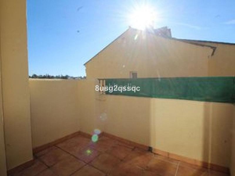 Foto d4e46fe3-d338-4296-a76b-a39be416c898. Casa a schiera con piscina in Los Llanos Estepona