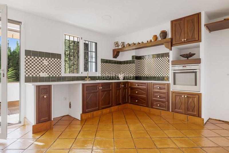 Foto 9e78b72c-c312-4fcb-b977-b2597496c43a. Semi detached house with heating pool in Los Monteros Marbella