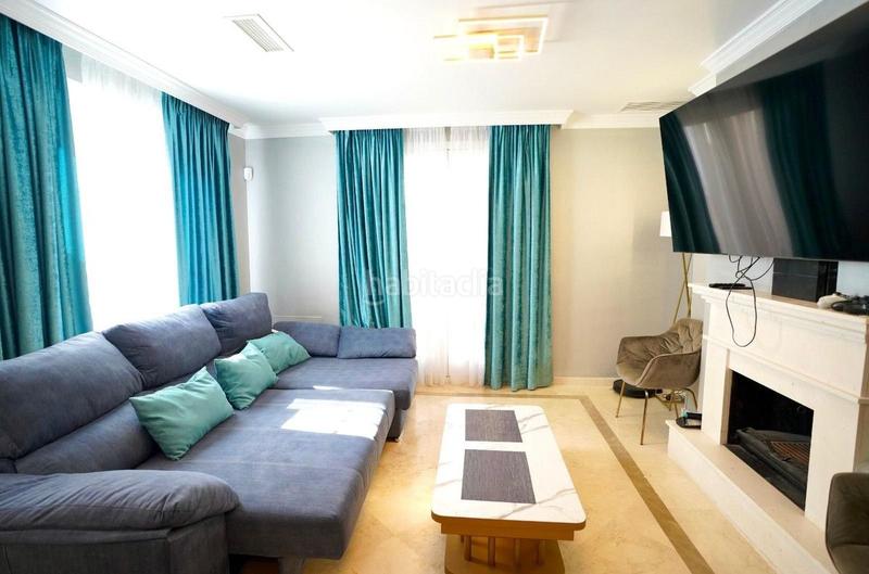 Foto cfdf73f1-8ebc-44f3-864b-c066469cedb2. Semi detached house with heating pool in Los Naranjos Marbella