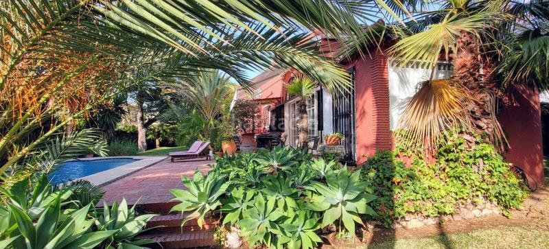 Foto cd1e3220-99cb-4f48-aed1-330a0282502b. Chalet con piscina in El Rosario - Ricmar Marbella