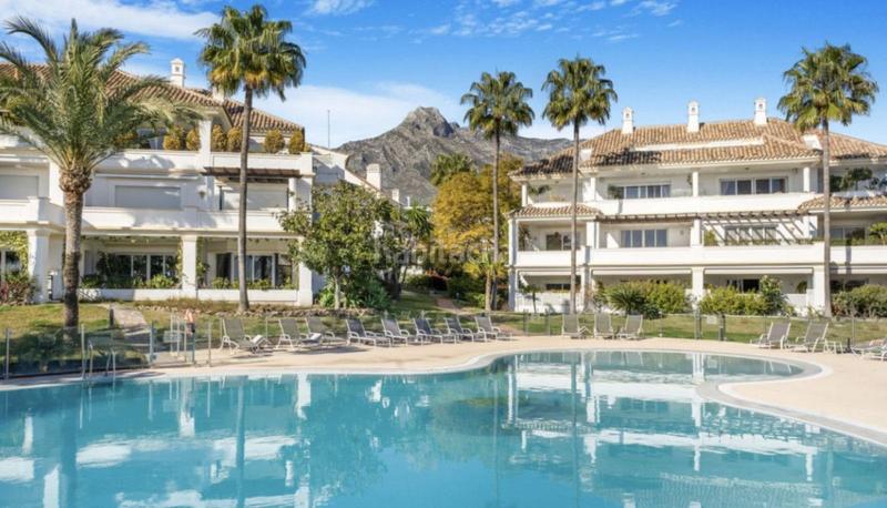 Foto 60e39d53-c159-4e31-8b3d-cb4b74aea57a. Dúplex amb piscina a lomas de Marbella club Marbella