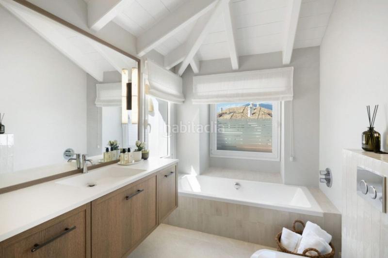 Foto 3caf78df-3de2-4eef-a7c3-192746ae98b6. Zweistöckige wohnung mit pool in lomas de Marbella club Marbella