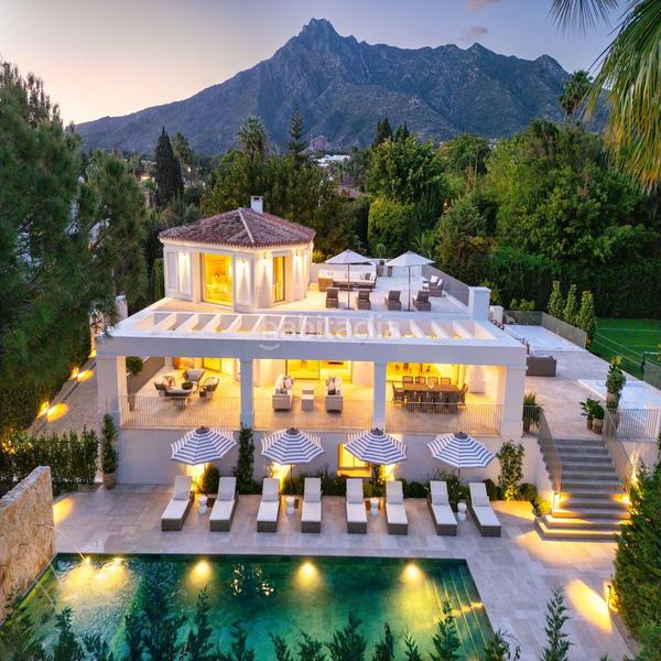 Foto e5353021-0cbd-49be-85f4-cb59f133eff5. Chalet en Divina Pastora Marbella